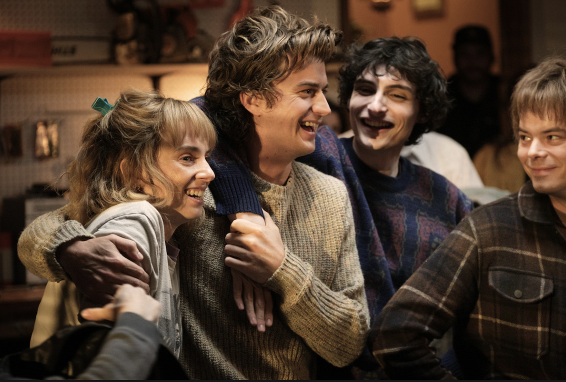 Alle danser til Joe Keery´s sang lige nu – og ja den har Stranger Things-energi